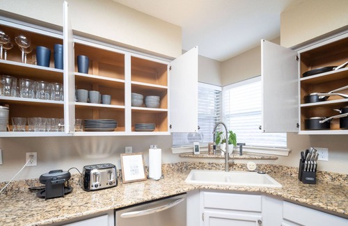Bear Ridge House | Relaxing El Paso West Side Home W/Pool