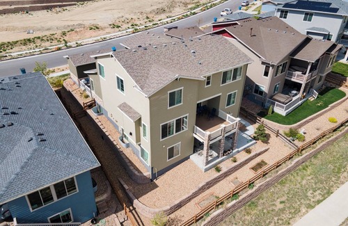 Arvada House | Relaxing Foothills Retreat in Gorgeous Modern Home