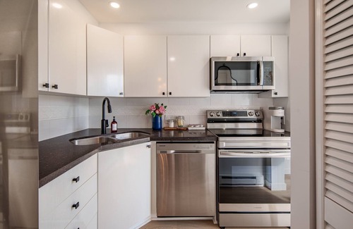 Coal Harbour Resort | Relaxing Getaway In Water View Home, Close To Seawall