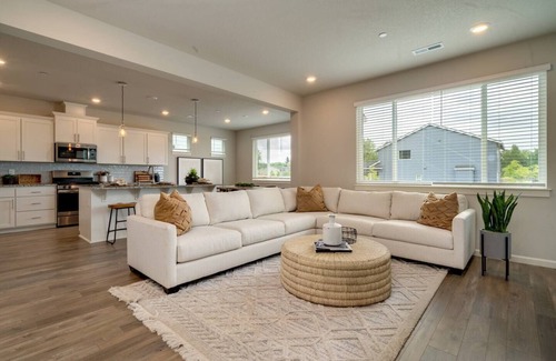 Carver Apartment | Relaxing Getaway w/Pool Access!nn