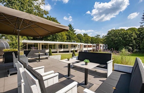Zon en Schild Hotel | Relaxing Getaway with Free Parking, Garden Picnic Area & Bike Trails