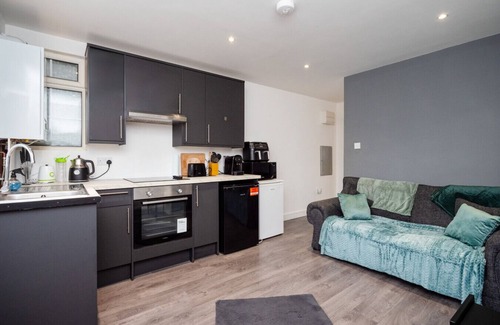 East Barming Apartment | Relaxing Guest Suite | Shared Garden & Parking