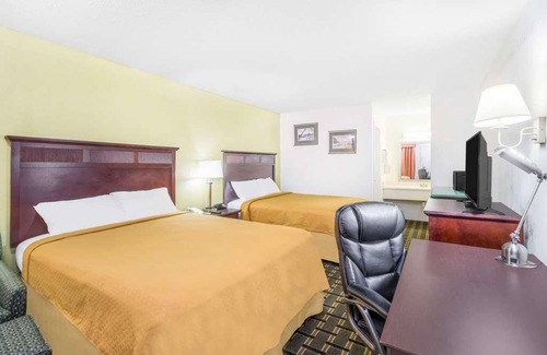 Lookout Valley Neighborhood Association Resort | Relaxing Hideaway! Free Parking, Pets Allowed, Minutes from Chattanooga Zoo!