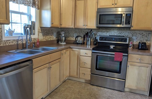 Zion House | Relaxing home in a quiet neighborhood - near PSU!