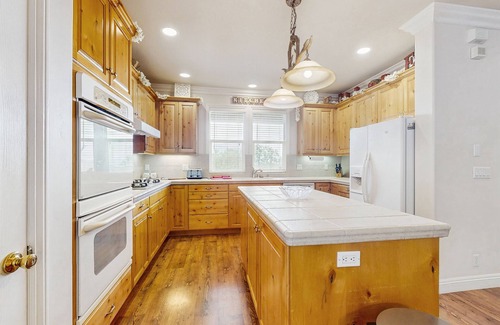 Lake Arrowhead House | Relaxing Home with bench swing, board games, grill and ping-pong table