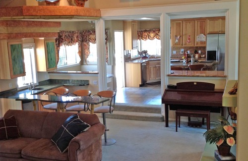 Moorpark House | Relaxing Island Style Oasis