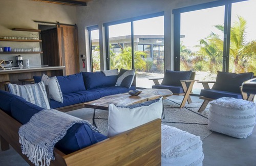 Placencia Villa | Relaxing lagoonfront villa with private pool, dock, café & on-site spa