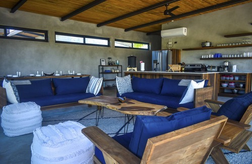 Placencia Villa | Relaxing lagoonfront villa with private pool, dock, café & on-site spa
