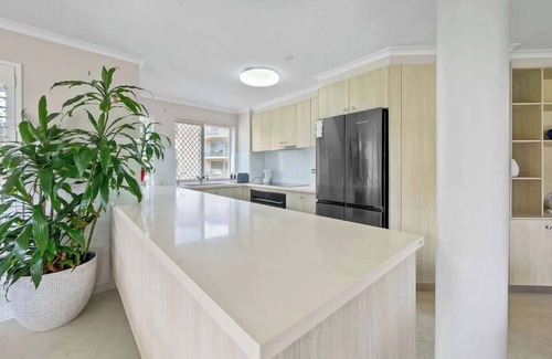 Buddina Apartment | Relaxing Ocean Views Beachside at Buddina