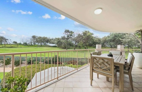 Buddina Apartment | Relaxing Ocean Views Beachside at Buddina