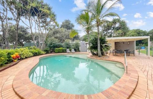 Buddina Apartment | Relaxing Ocean Views Beachside at Buddina