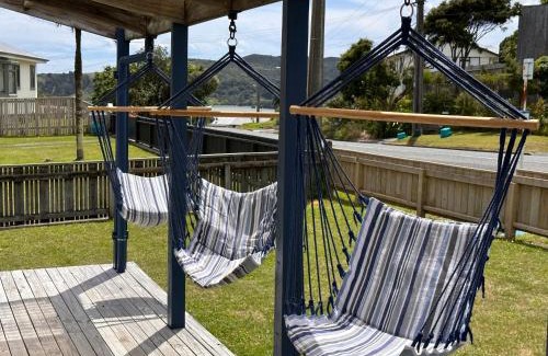 Raglan House | Relaxing Raglan & the Boat House