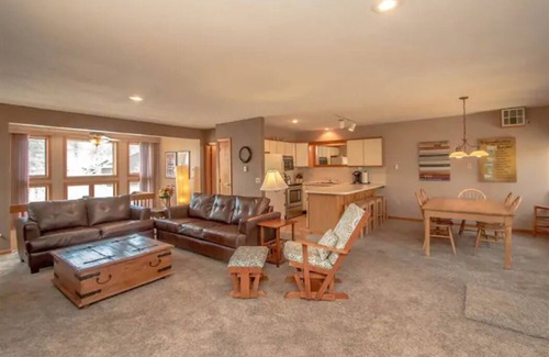 Bartlett House | Relaxing Riverside Retreat <4 min to Attitash