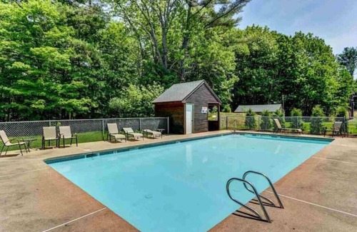 Bartlett House | Relaxing Riverside Retreat <4 min to Attitash