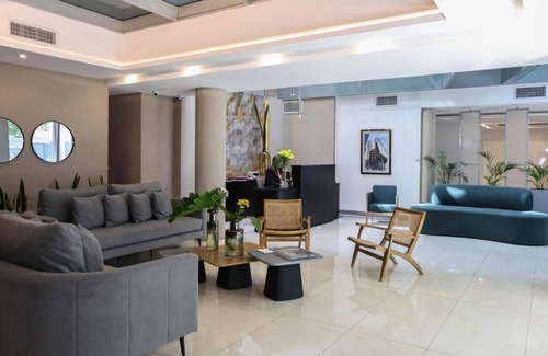 Rio Cuarto House | Relaxing Room With Pool Free Breakfast And Parking Near Local Attractions