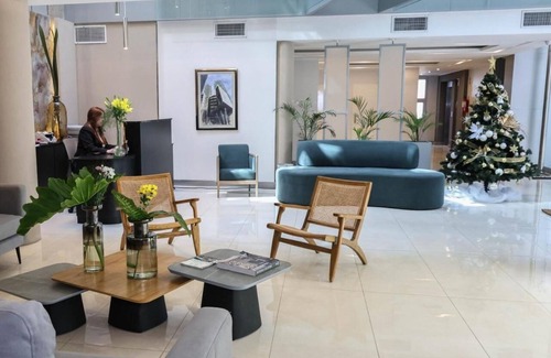 Rio Cuarto House | Relaxing Room With Pool Free Breakfast And Parking Near Local Attractions