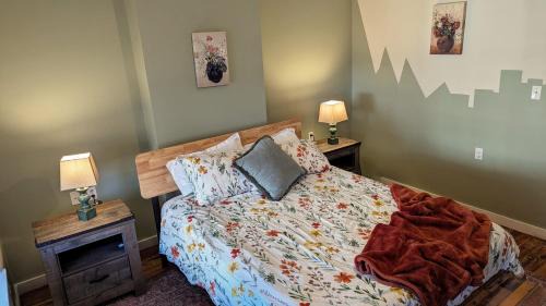 Cumberland House | Relaxing Rustic Oasis II, Unit B - 6 minute walk to Downtown! Cyclists Welcome!