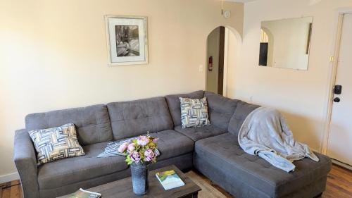 Cumberland House | Relaxing Rustic Oasis II, Unit B - 6 minute walk to Downtown! Cyclists Welcome!