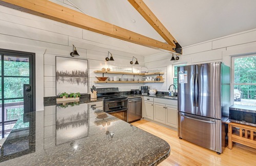 Salem House | Relaxing Salem House with Boat Slip & Mtn Views!