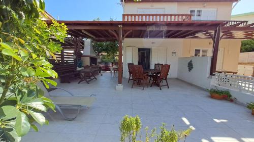 Pervolia Apartment | Relaxing Seaside Manors