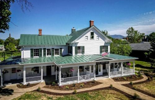 Luray House | Relaxing Shenandoah Valley Stay with Scenic Views in Luray, Virginia