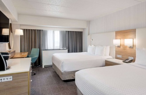 Downtown Columbus Resort | Relaxing Stay Downtown! Near Victorian Village, Pets are Welcome, w/Garden!