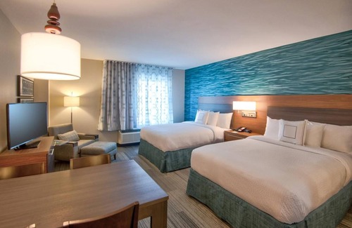 Flagami Hotel | Relaxing Suites near Miami Airport | 3 Units | Pool & Spacious Suites