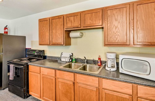 Surfside Beach Villa | Relaxing Surfside Bunkhouse - Walk to the Beach!