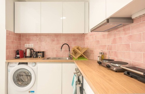 Exarhia Apartment | Relaxing Urban Retreat with Private Patio