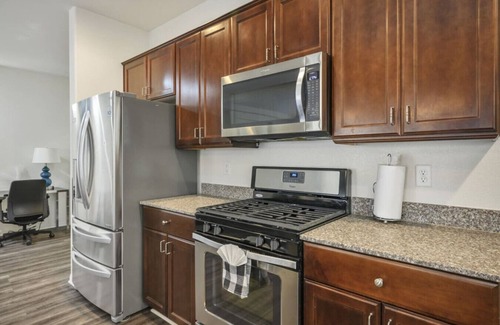 Enterprise House | Relaxing Vegas Stay with BBQ & Games
