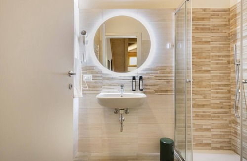 Fiera Condo | Relstay | Cute Single Room with Large Bed