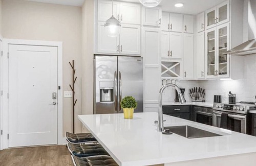Charlotte Center City Condo | Reluxme | City Center 2BR Apt w/King Beds