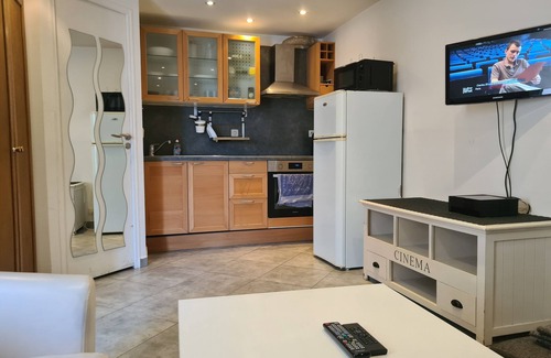 Plateau — Pyramide House | Remarkable 1-Bed House in Athis-Mons