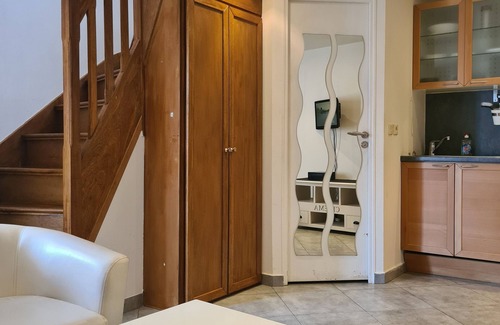 Plateau — Pyramide House | Remarkable 1-Bed House in Athis-Mons