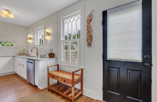 Isle of Hope Historic District House | Remarkable Isle of Hope Bungalow w/Parking and Large Yard by Lucky Savannah