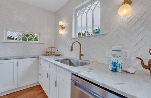 Isle of Hope Historic District House | Remarkable Isle of Hope Bungalow w/Parking and Large Yard by Lucky Savannah