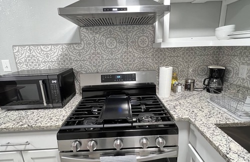 Biggs Field Apartment | Remodeled 1 Bed Apt in Gated Com Unit 6n