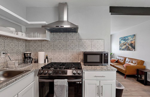 Biggs Field Apartment | Remodeled 1 Bed Apt in Gated Com Unit 2n