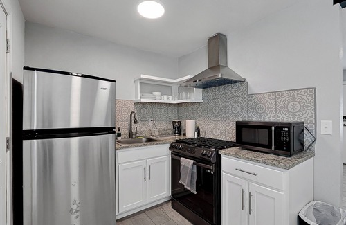 Biggs Field Apartment | Remodeled 1 Bed Apt in Gated Com Unit 2n