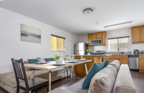 Vernon House | ♤Remodeled 5BR Home RIGHT NEXT TO USC & near DTLA♤