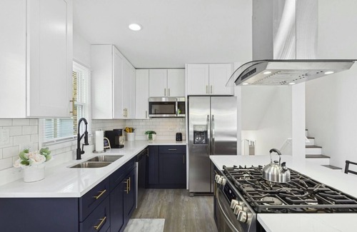 Homewood House | Remodeled Charming Home,Backyard w/Pergola,Pool/Ping Pong Game Room, Homewood IL