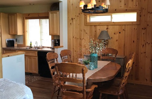 Redmond Ski Chalet | Remodeled cozy cabin on golf course with hot tub!