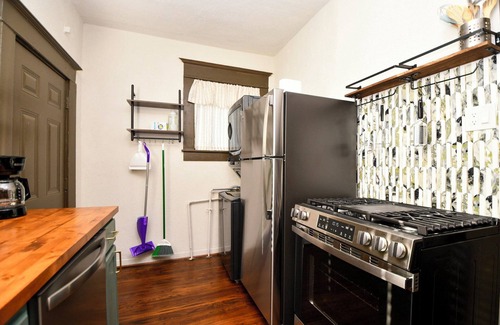 Greater Heights House | Remodeled historic 2/1 in the greater Heights. 27" Monitor/desk, and fenced.