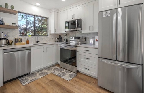 Kanab House | Remodeled home in Kanab, Utah! Close to Zion National Park and Bryce Canyon. Pri