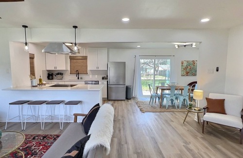 Universal City House | Remodeled home with firepit! 1 mile to Randolph AFB & 3 parks!