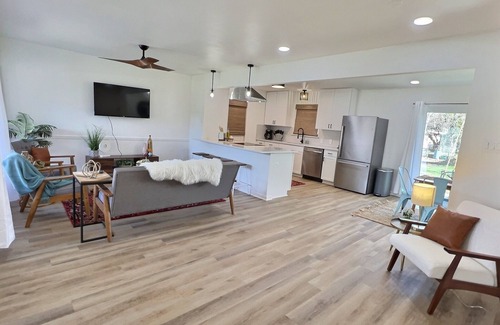 Universal City House | Remodeled home with firepit! 1 mile to Randolph AFB & 3 parks!