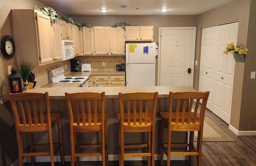 Osage Beach Condo | Remodeled Ledges Lakefront 2BR Condo! No Steps. Walk-In Unit w/WiFi.