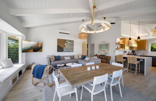 Hanalei House | Remodeled! Modern 3BR in Hanalei- Hot tub, bikes & boards
