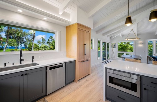 Hanalei House | Remodeled! Modern 3BR in Hanalei- Hot tub, bikes & boards