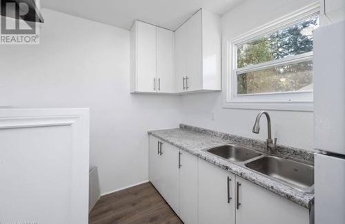 Lambeth House | Remodeled old house,super close to highway 401,shopping plaza